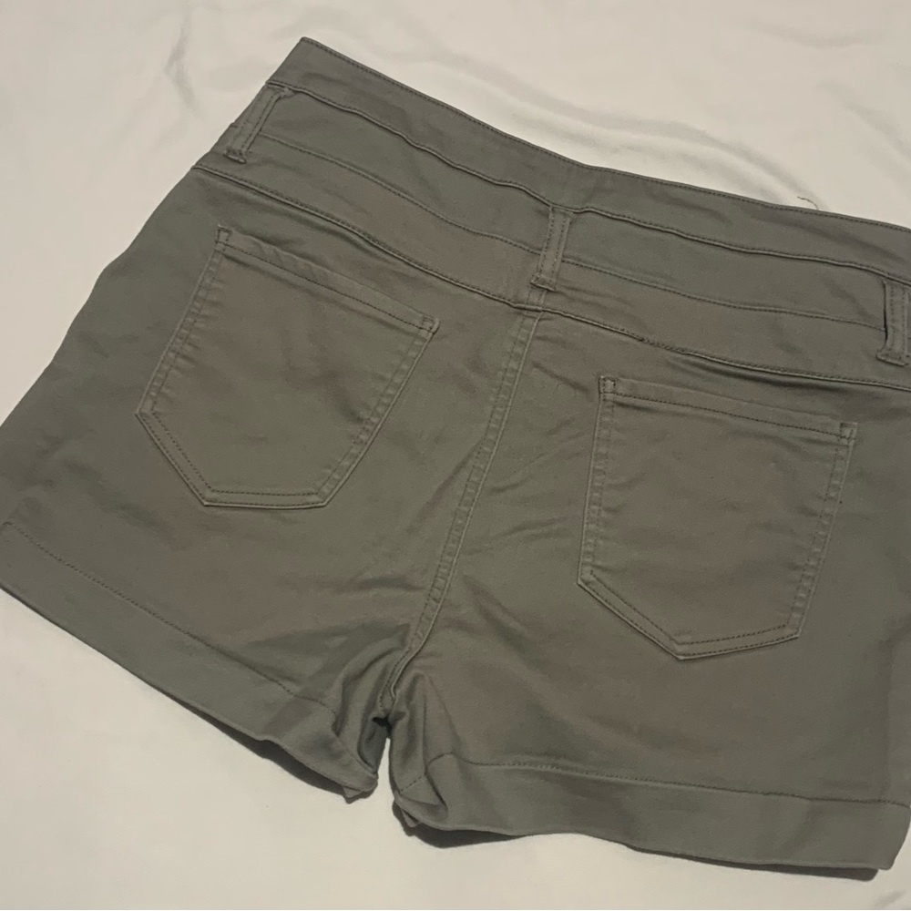 Refuge Shorts, SZ 10 - Picture 2 of 4